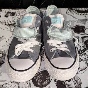 NWOT Converse size 8 grey with light blue and white striped double tongue